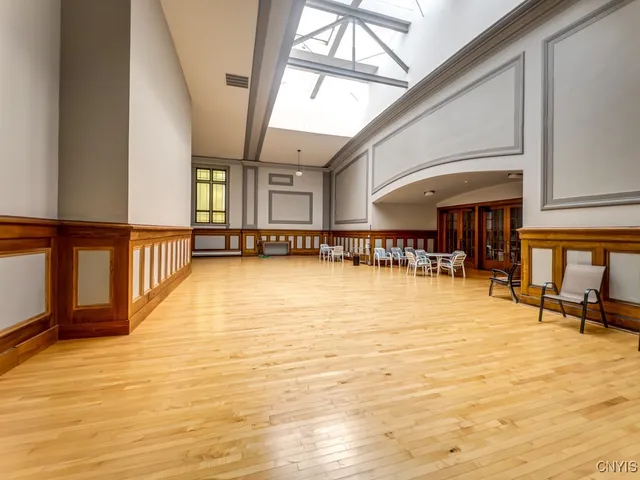 $1,950 | 917 Madison Street, Unit 5, Syracuse, NY 13210