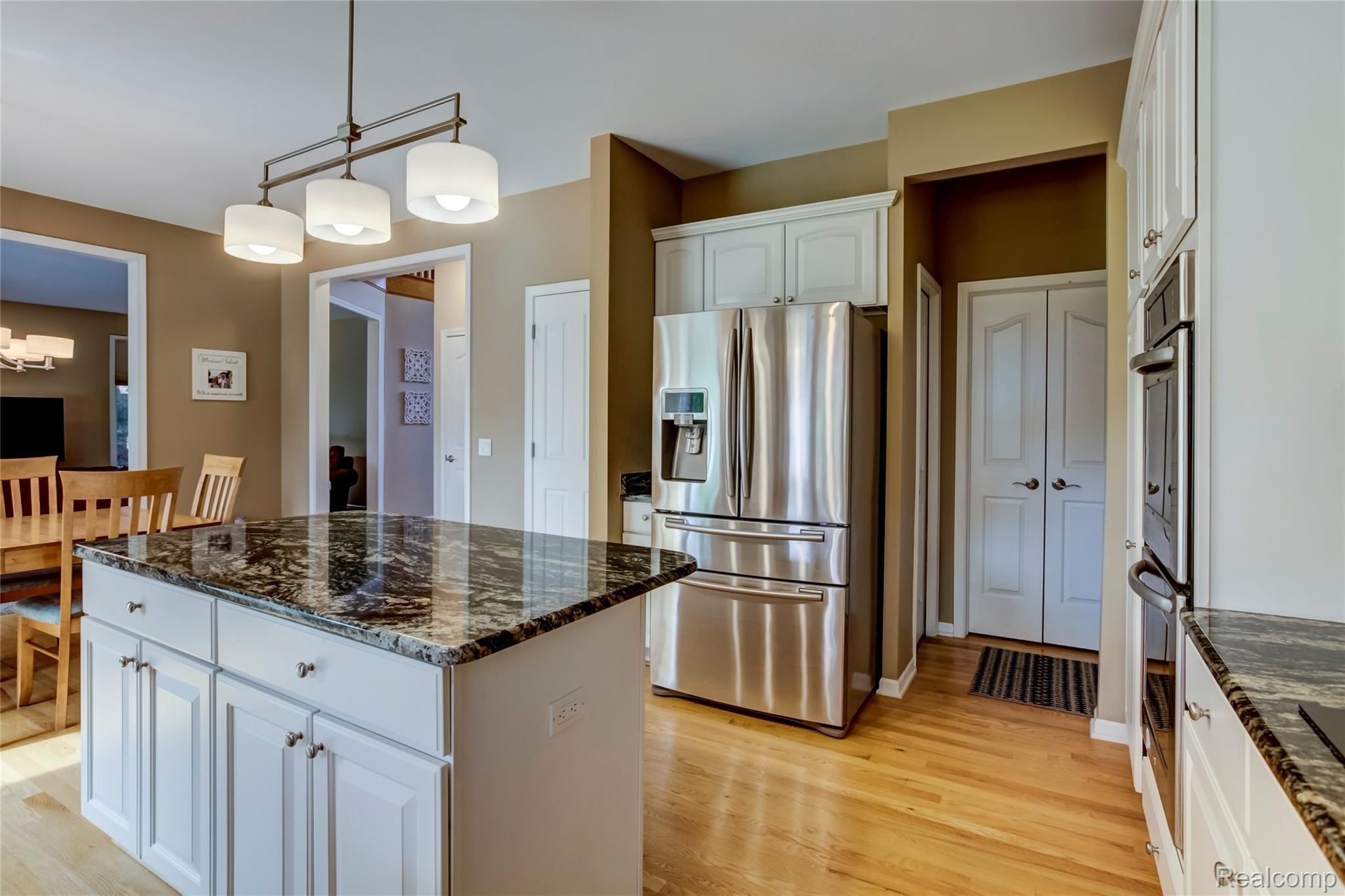 47923 Pavillon Road Canton, MI 48188 - Photo 9 of 32 015-47923PavillonRoad-Canton-MI-48188-full.jpg
