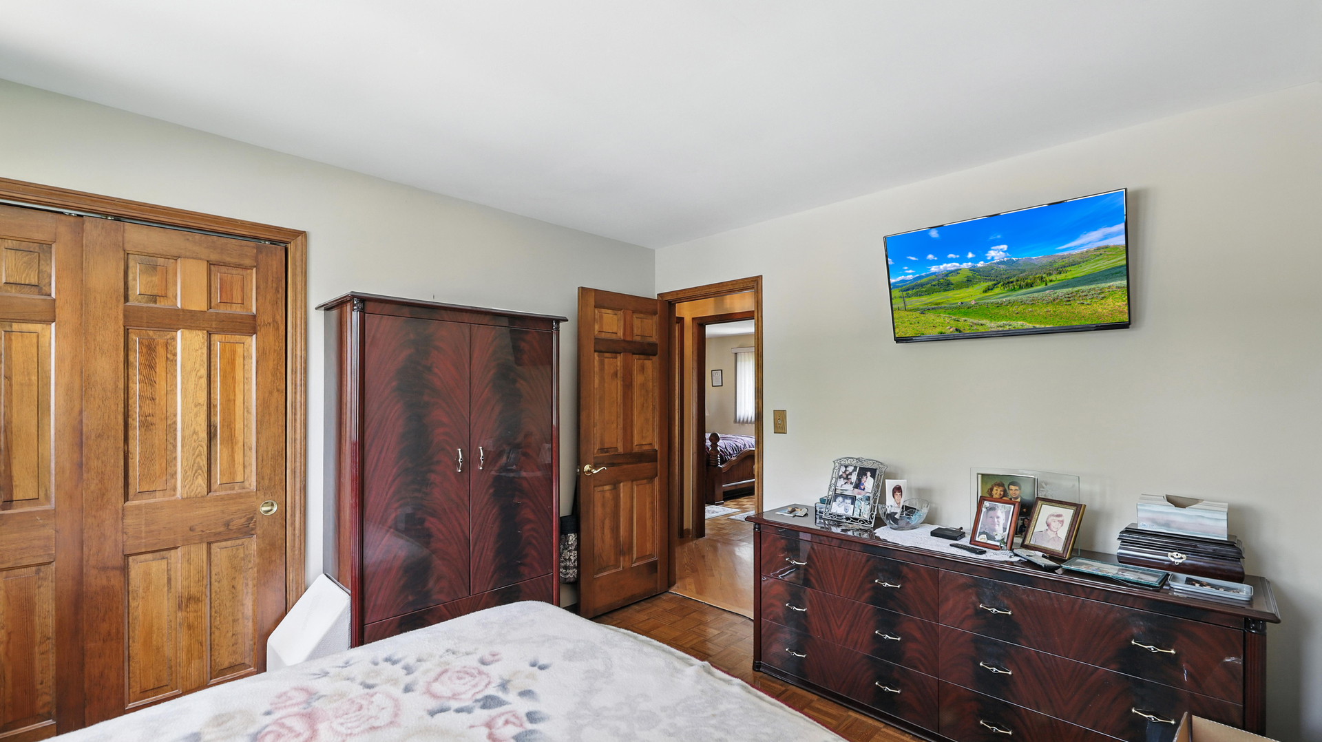 953 Surrey Road Addison, IL 60101 - Photo 11 of 21 a bedroom with a bed and a dresser in it