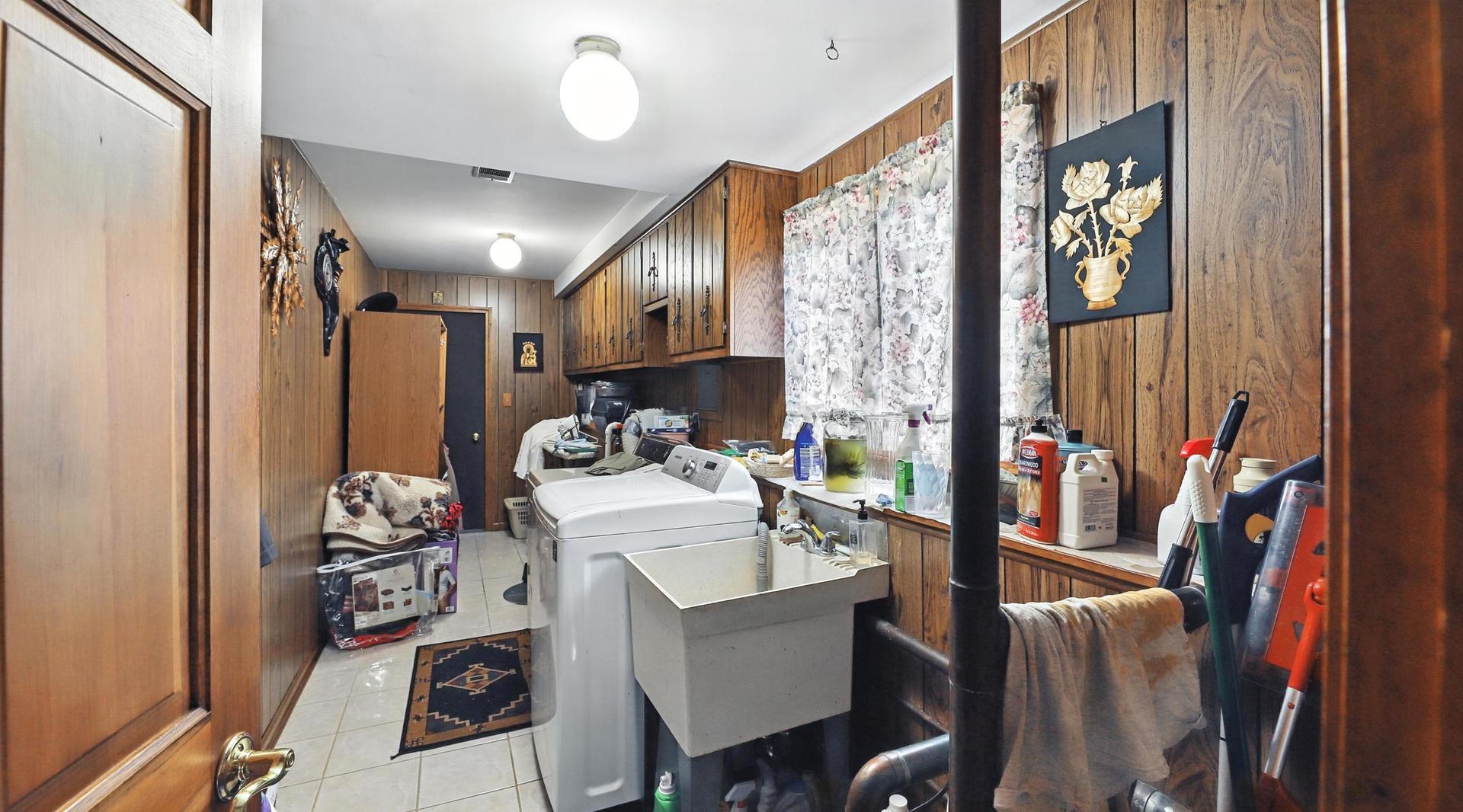 953 Surrey Road Addison, IL 60101 - Photo 17 of 21 a view of a dining room with furniture window and entryway