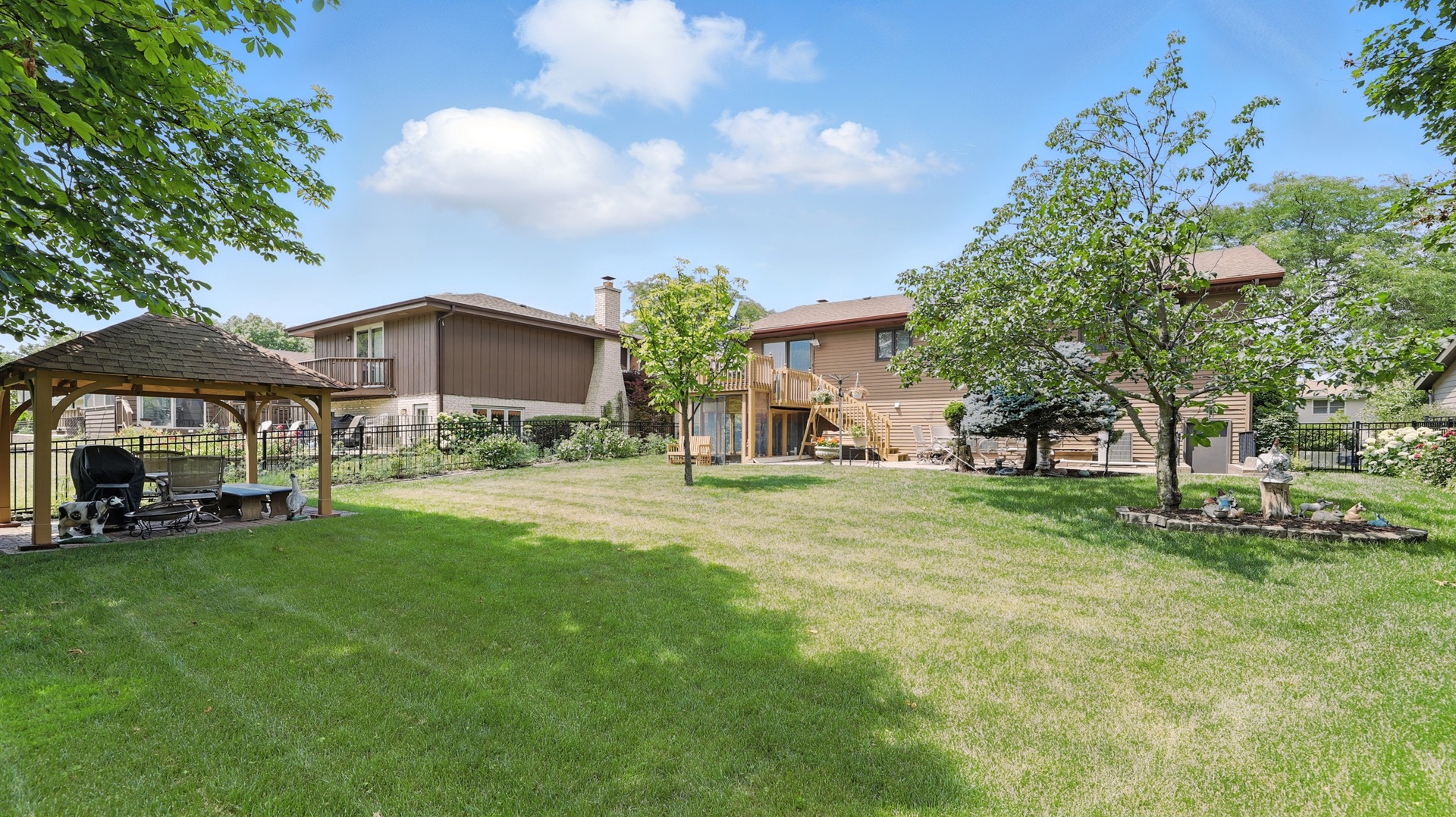 953 Surrey Road Addison, IL 60101 - Photo 20 of 21 a view of a yard with a house