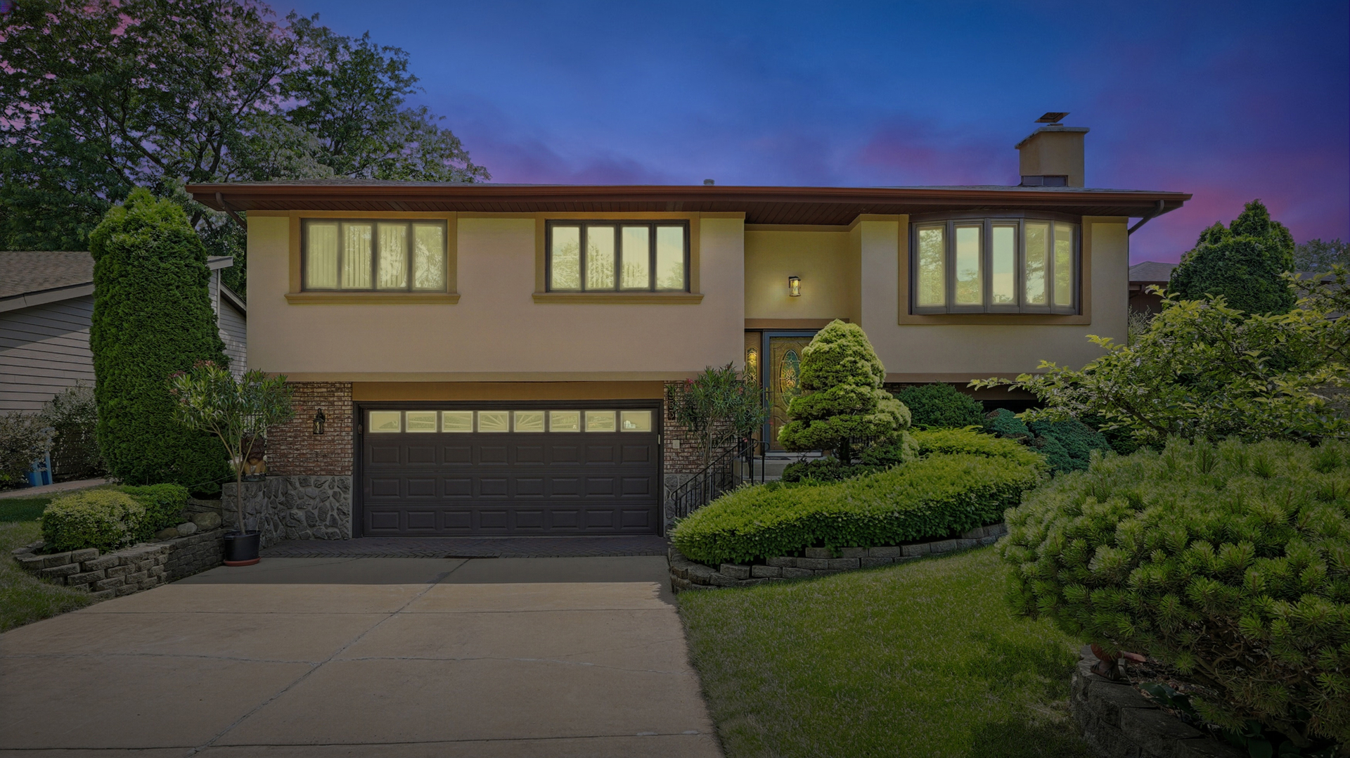 953 Surrey Road Addison, IL 60101 - Photo 21 of 21 a front view of a house