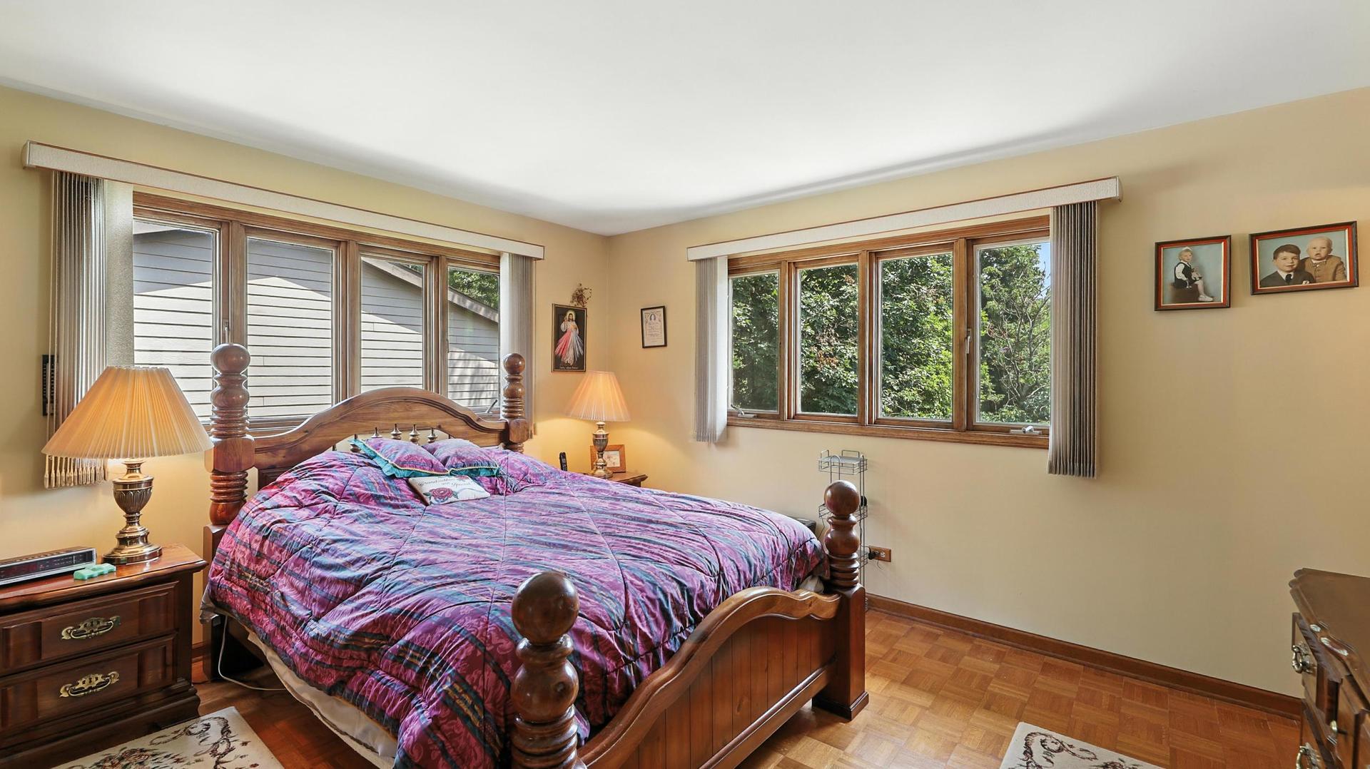 953 Surrey Road Addison, IL 60101 - Photo 7 of 21 a bedroom with a bed and a window