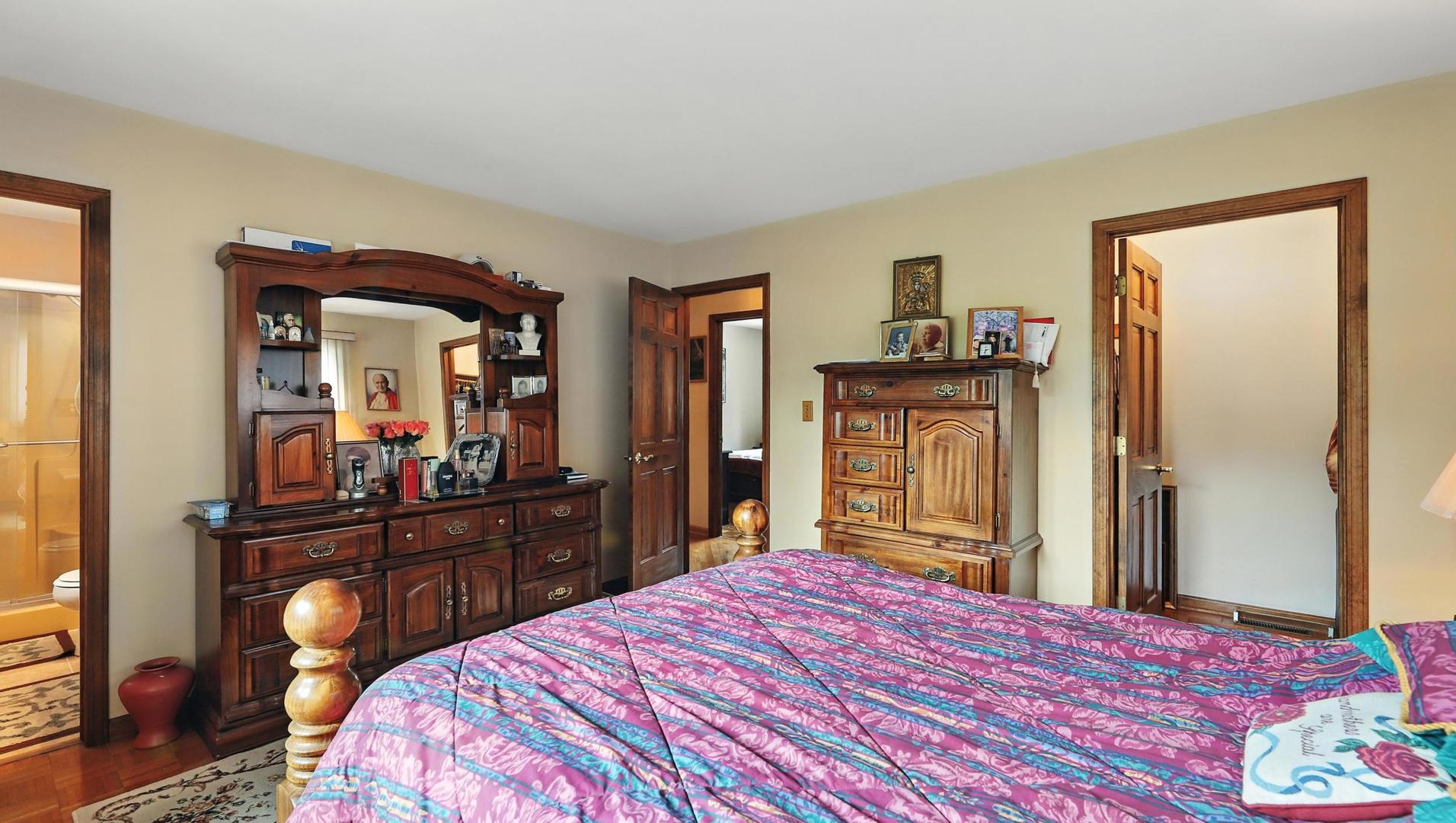 953 Surrey Road Addison, IL 60101 - Photo 8 of 21 a bedroom with a bed and a dresser in it