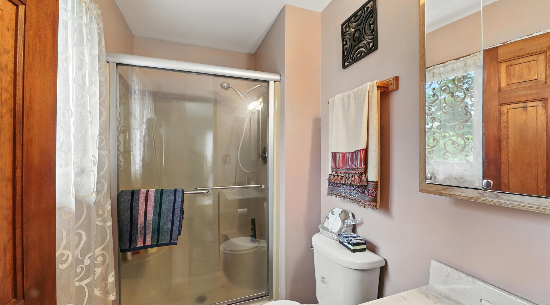 953 Surrey Road Addison, IL 60101 - Photo 9 of 21 a bathroom with a toilet and a shower