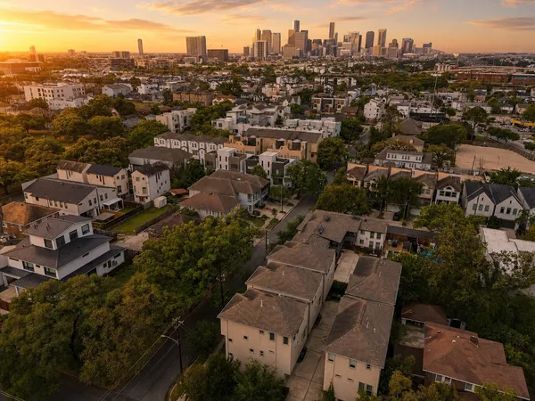 $3,200 | 4833 Chenevert Street, Houston, TX 77004