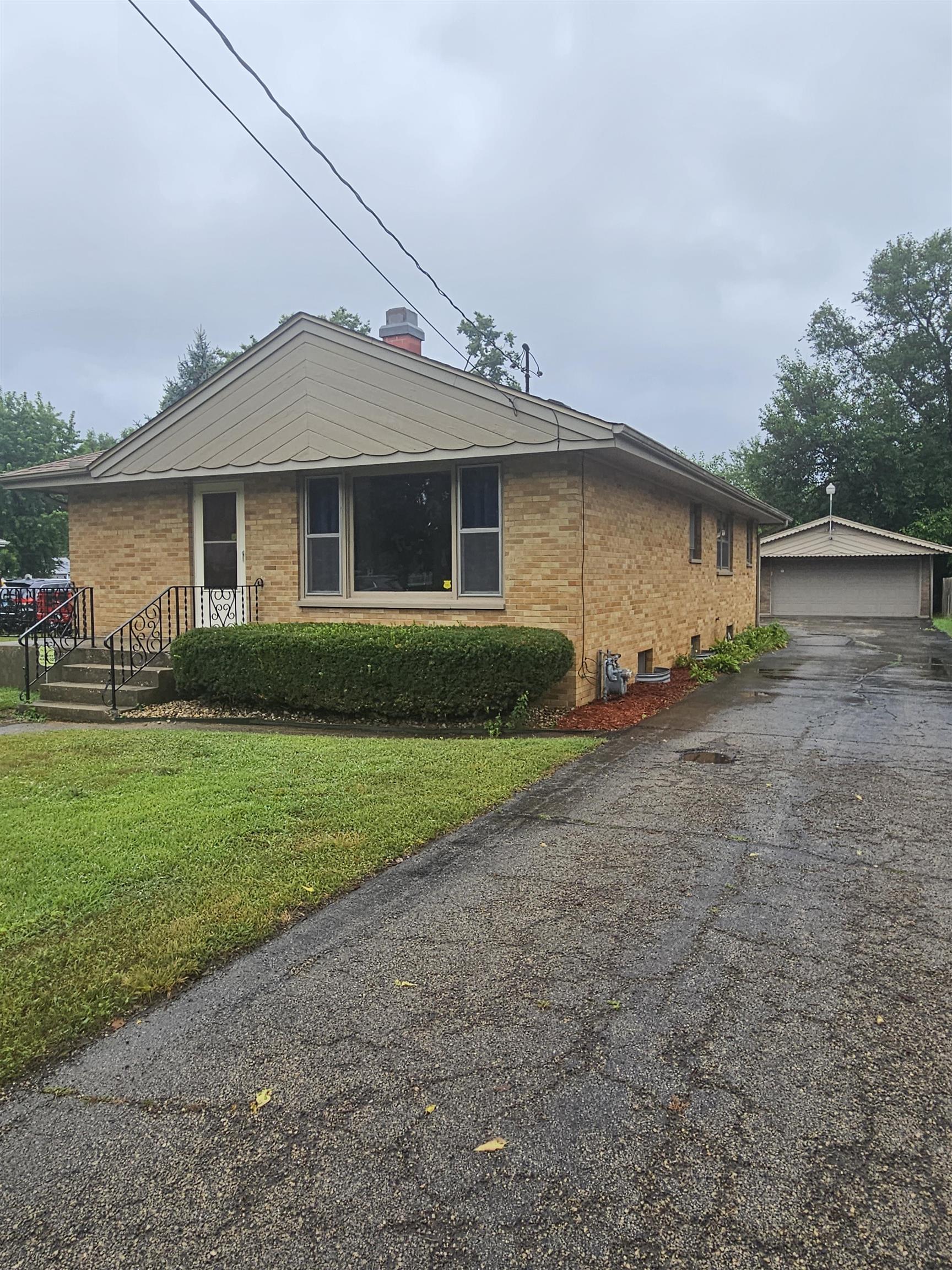 526 Barnum Road Rockford, IL 61109 - Photo 4 of 43 Gallery Image 4