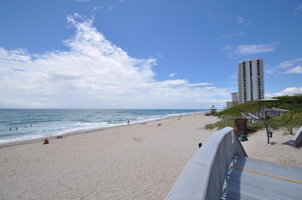 1440 Northeast 4th Court Boca Raton, FL 33432 - Photo 4 of 9 Minutes from the beach