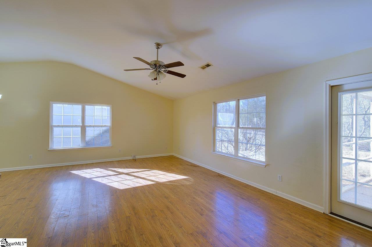 86 Stallings Road Taylors, SC 29687 - Photo 3 of 16