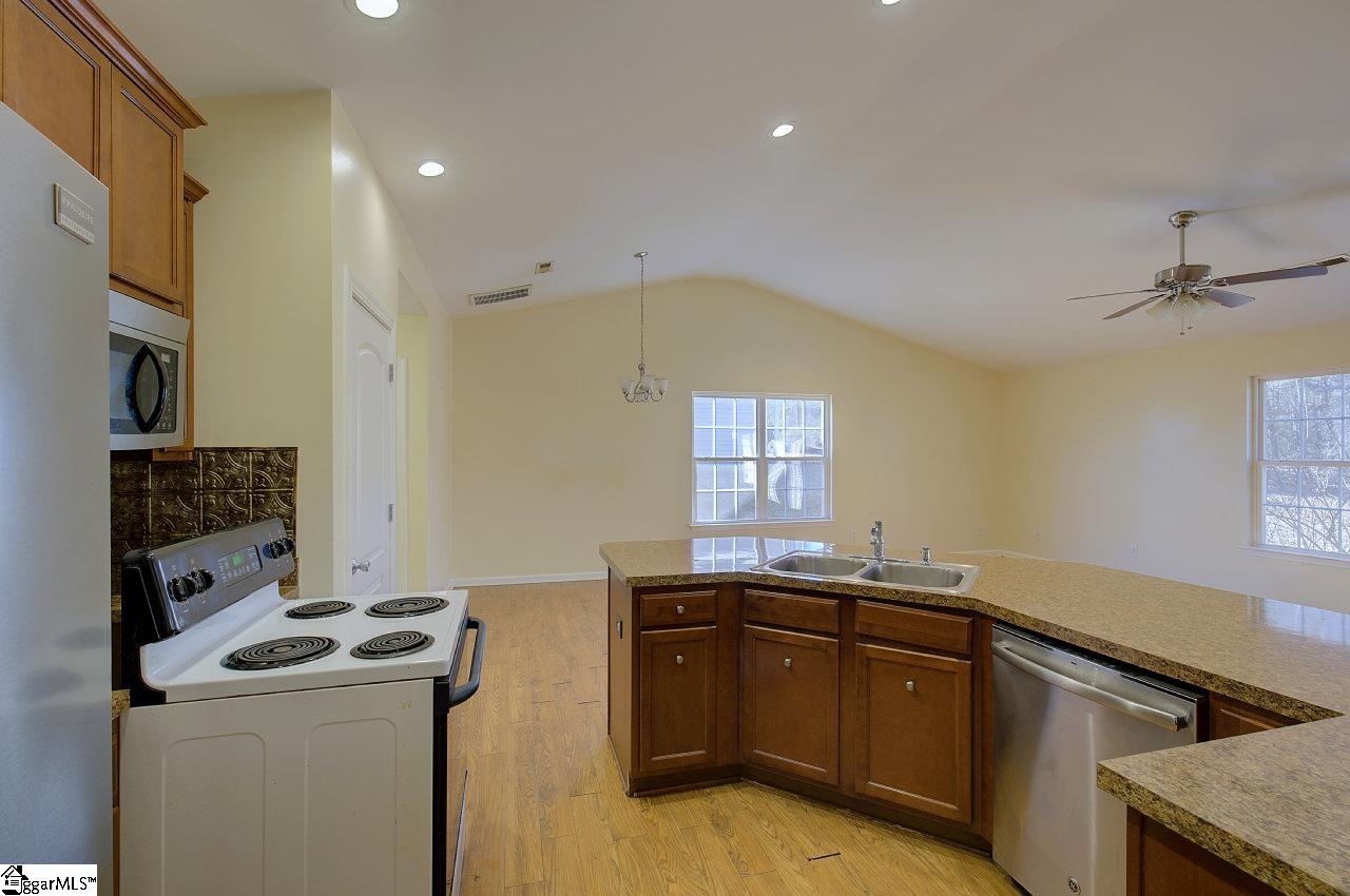 86 Stallings Road Taylors, SC 29687 - Photo 7 of 16