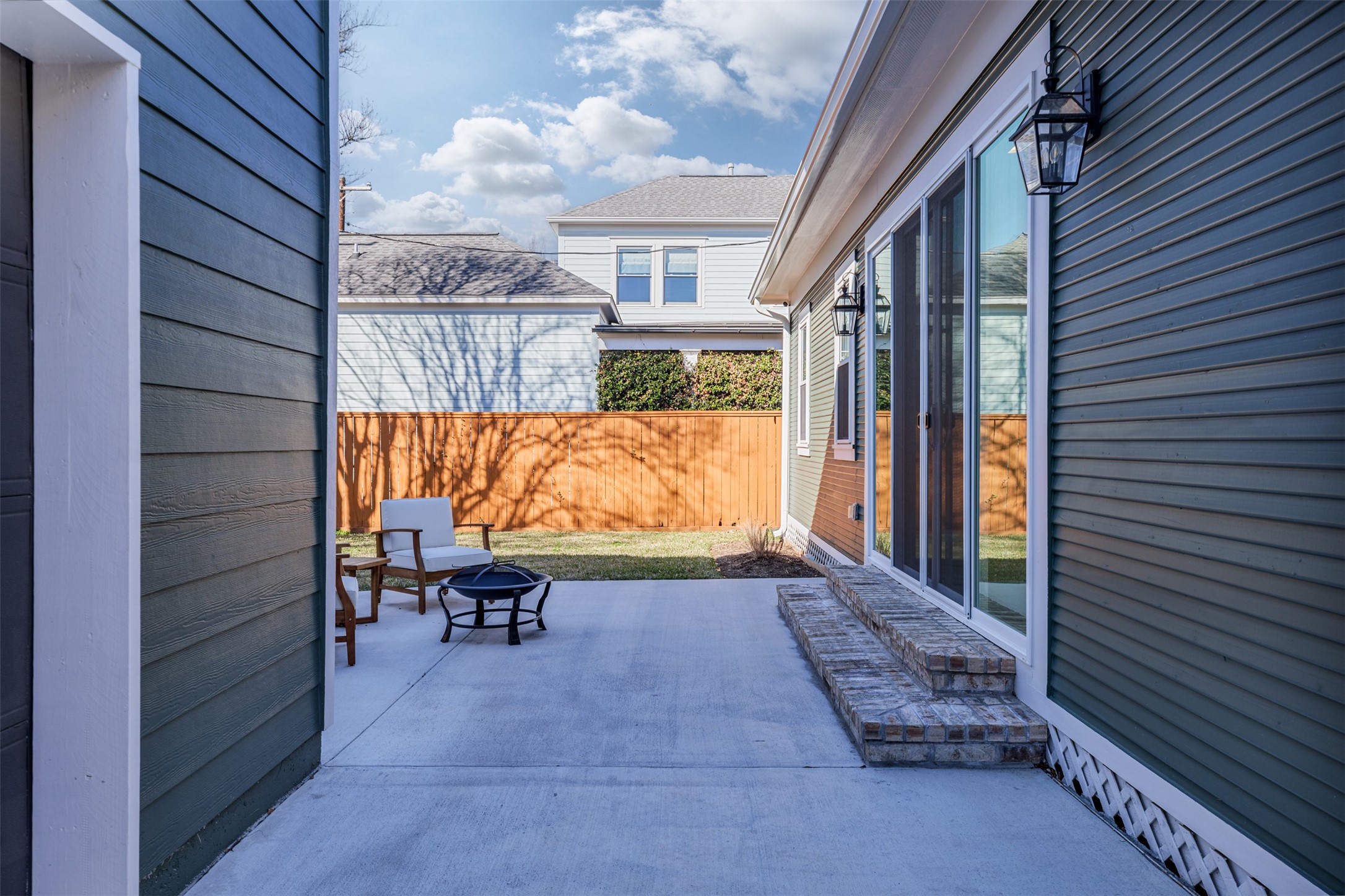 1535 Rutland Street Houston, TX 77008 - Photo 42 of 46 a view of an outdoor space with seating area