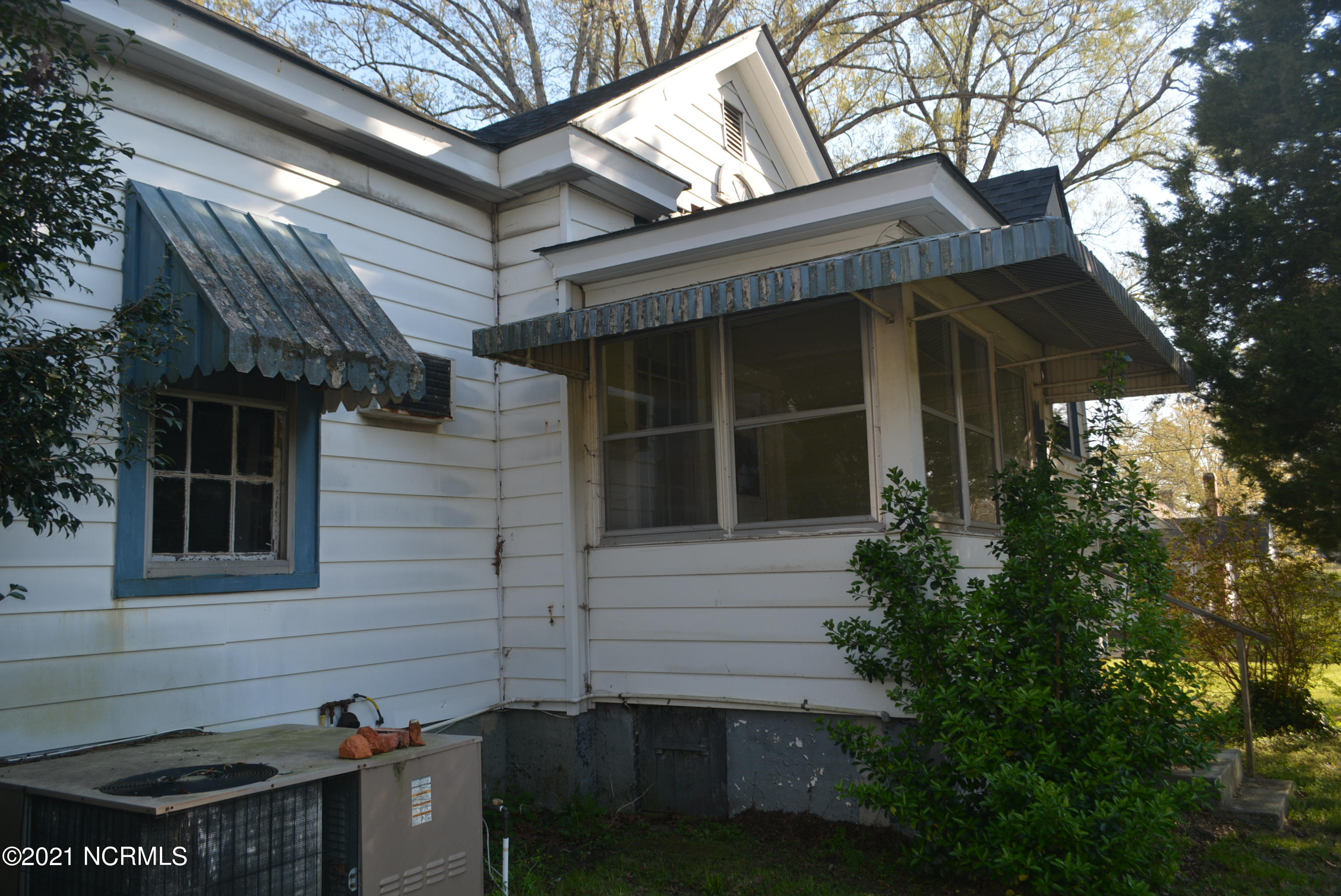 210 North Walnut Street Spring Hope, NC 27882 - Photo 8 of 27 DSC_0837