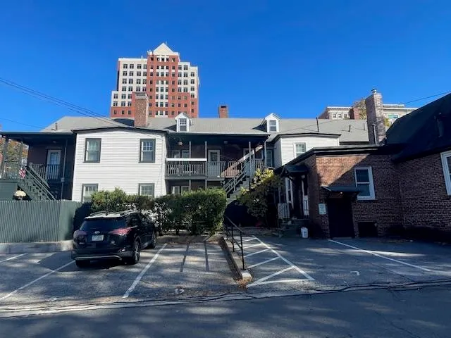 $2,100 | 69 Middle Street, Unit 4, Manchester, NH 03101