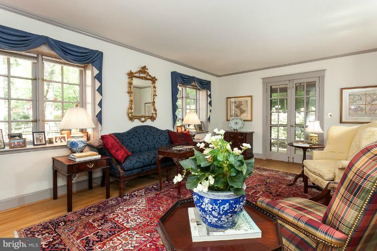 4102 Westview Road Baltimore, MD 21218 - Photo 21 of 30 Living Room