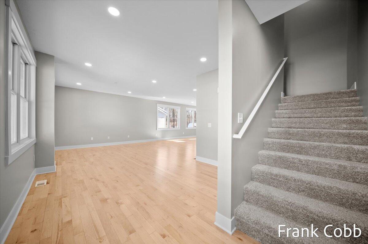 2511 Chestnut Trail Muskegon, MI 49442 - Photo 2 of 26 05-DSC_5142