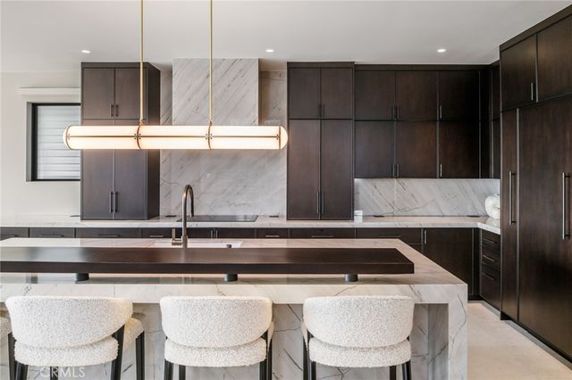 $10,995,000 | 218 East Oceanfront, Newport Beach, CA 92661