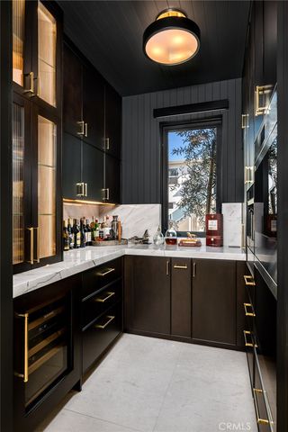 $10,995,000 | 218 East Oceanfront, Newport Beach, CA 92661