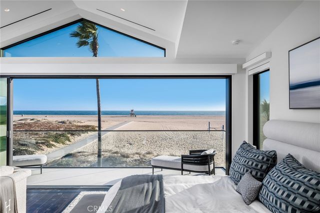 $10,995,000 | 218 East Oceanfront, Newport Beach, CA 92661