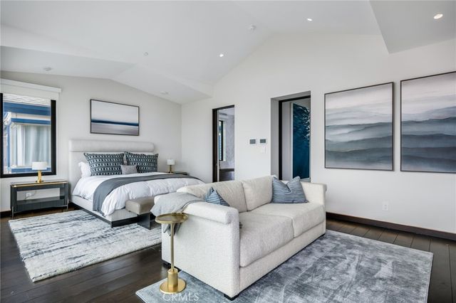 $10,995,000 | 218 East Oceanfront, Newport Beach, CA 92661