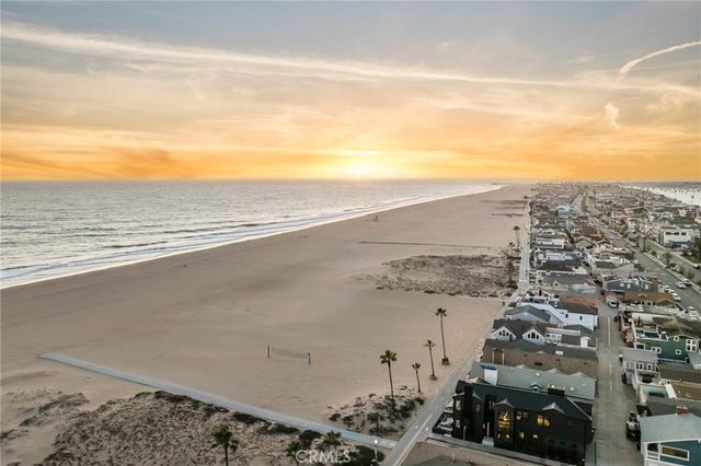 $10,995,000 | 218 East Oceanfront, Newport Beach, CA 92661