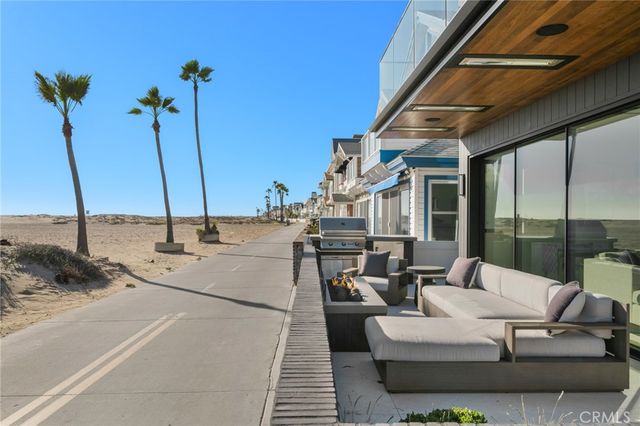 $10,995,000 | 218 East Oceanfront, Newport Beach, CA 92661