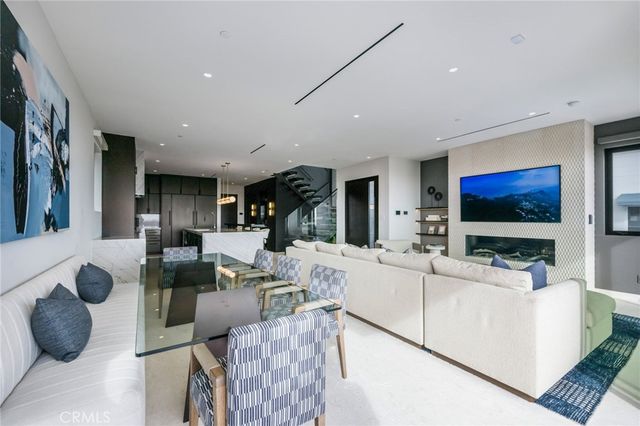 $10,995,000 | 218 East Oceanfront, Newport Beach, CA 92661