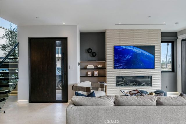 $10,995,000 | 218 East Oceanfront, Newport Beach, CA 92661