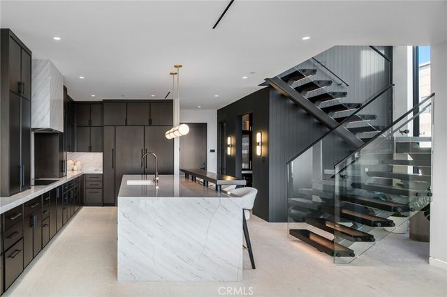 $10,995,000 | 218 East Oceanfront, Newport Beach, CA 92661