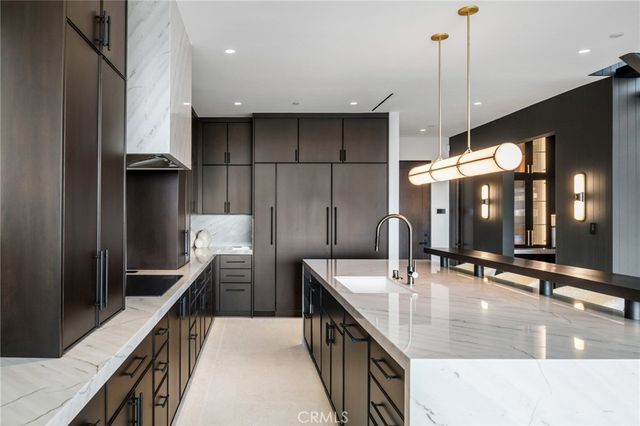 $10,995,000 | 218 East Oceanfront, Newport Beach, CA 92661