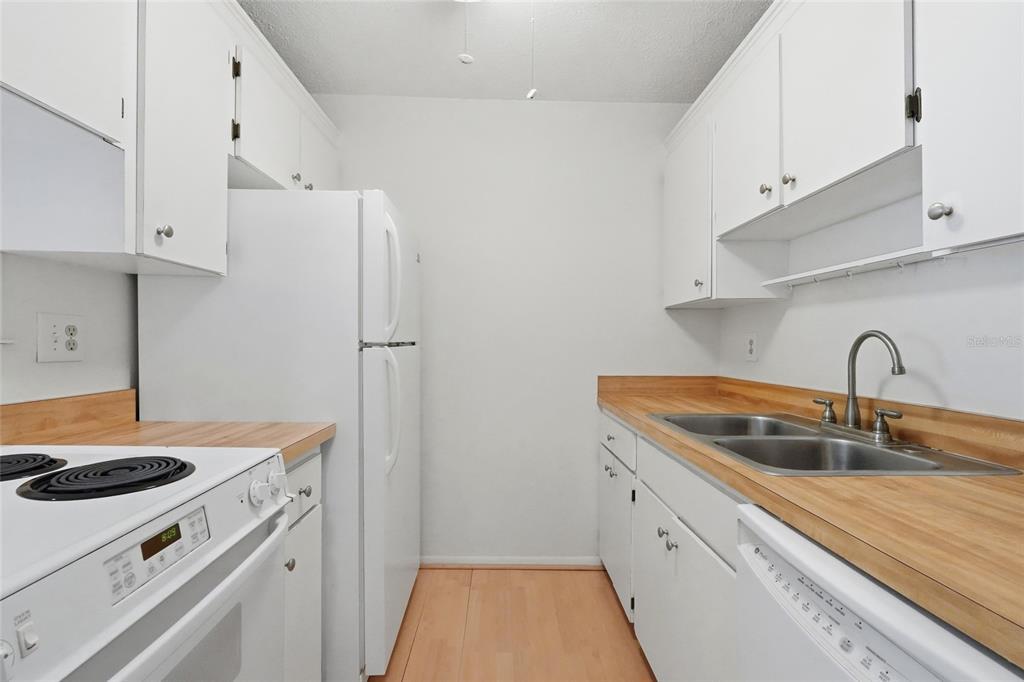 3267 South Beneva Road, Unit 203 Sarasota, FL 34232 - Photo 15 of 53 Gallery Image 15