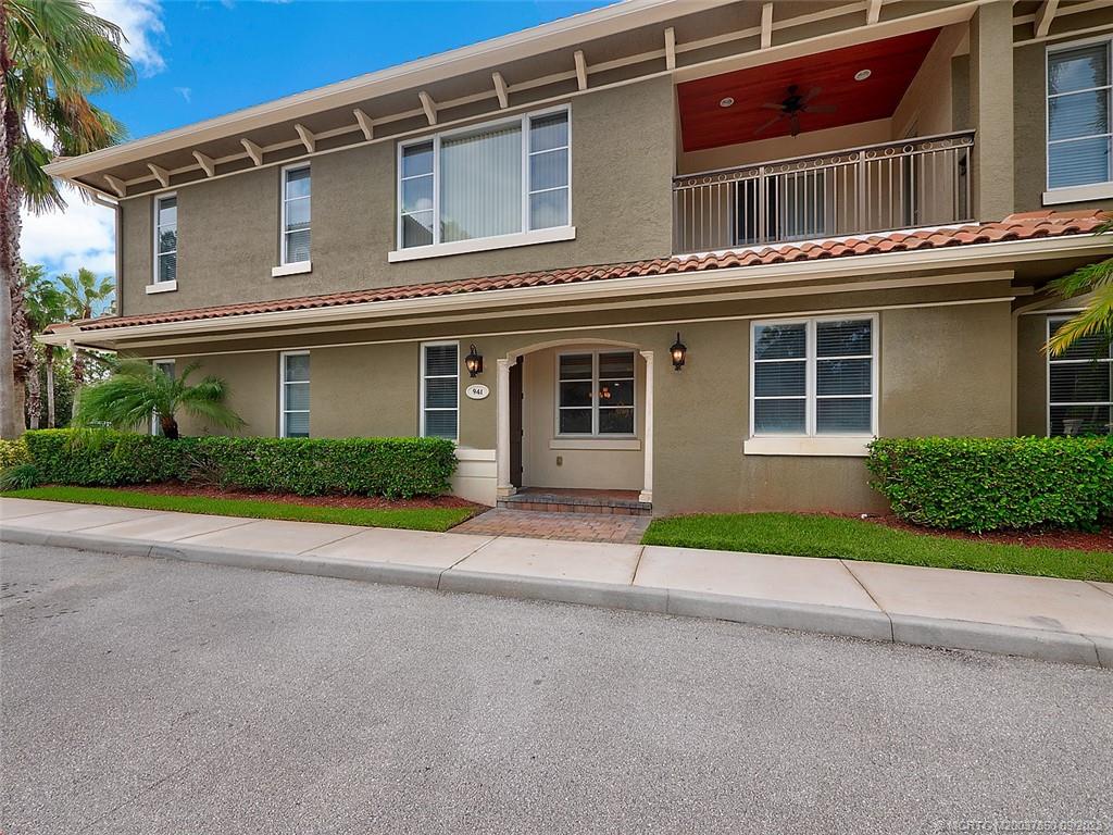 941 Southeast Willoughby Trce  