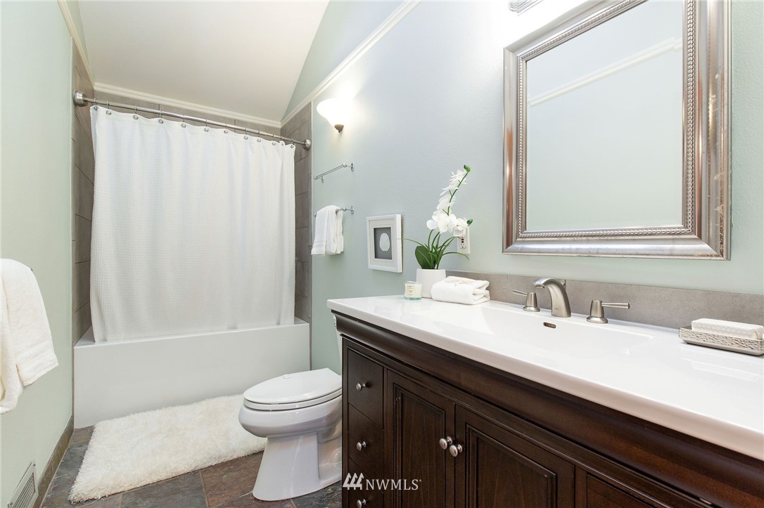 3958 1st Avenue Northwest Seattle, WA 98103 - Photo 9 of 32 Gallery Image 9