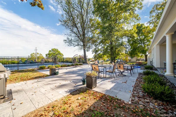 a view of a room with an empty space