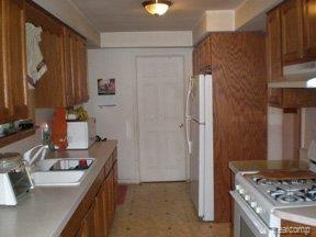42001 Willow Road New Boston, MI 48164 - Photo 3 of 15 Kitchen_PA020074