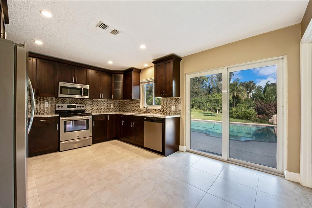 4800 Southwest 199th Avenue Southwest Ranches, FL 33332 - Photo 4 of 15 Photo 4