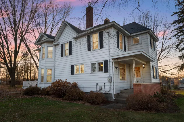 $294,000 | 1045 Grove Street, Cumberland, WI 54829