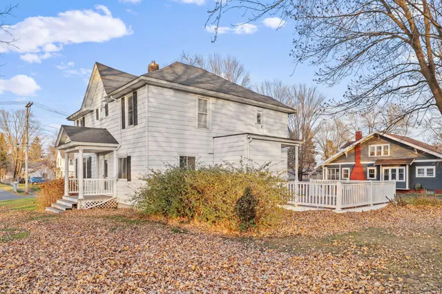 $294,000 | 1045 Grove Street, Cumberland, WI 54829