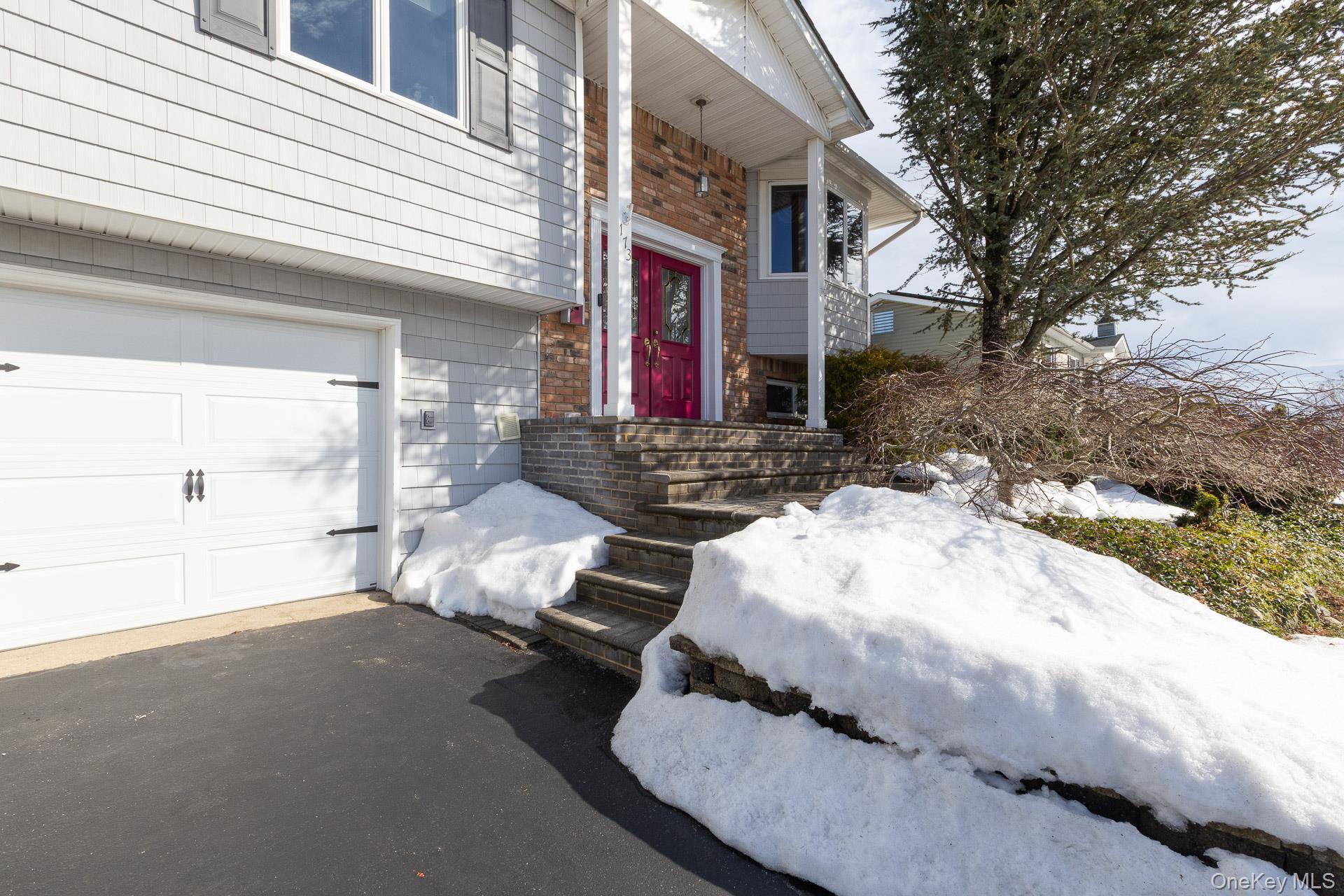 173 Fifty Acre Road South Smithtown, NY 11787 - Photo 6 of 42