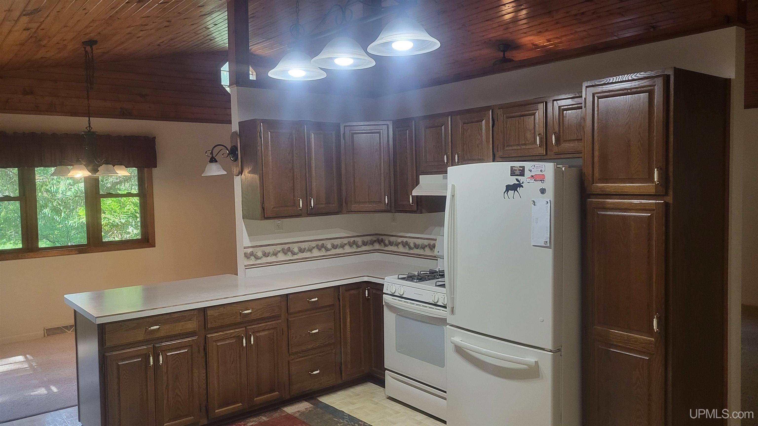 9332 Deer Lake Road Crivitz, WI 54114 - Photo 4 of 44