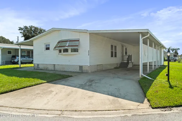 front view of house with a yard