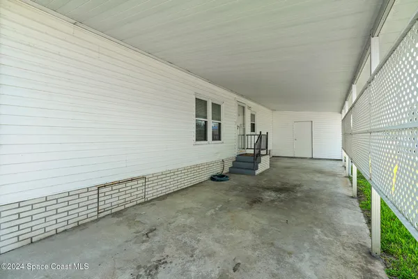 a view of a garage