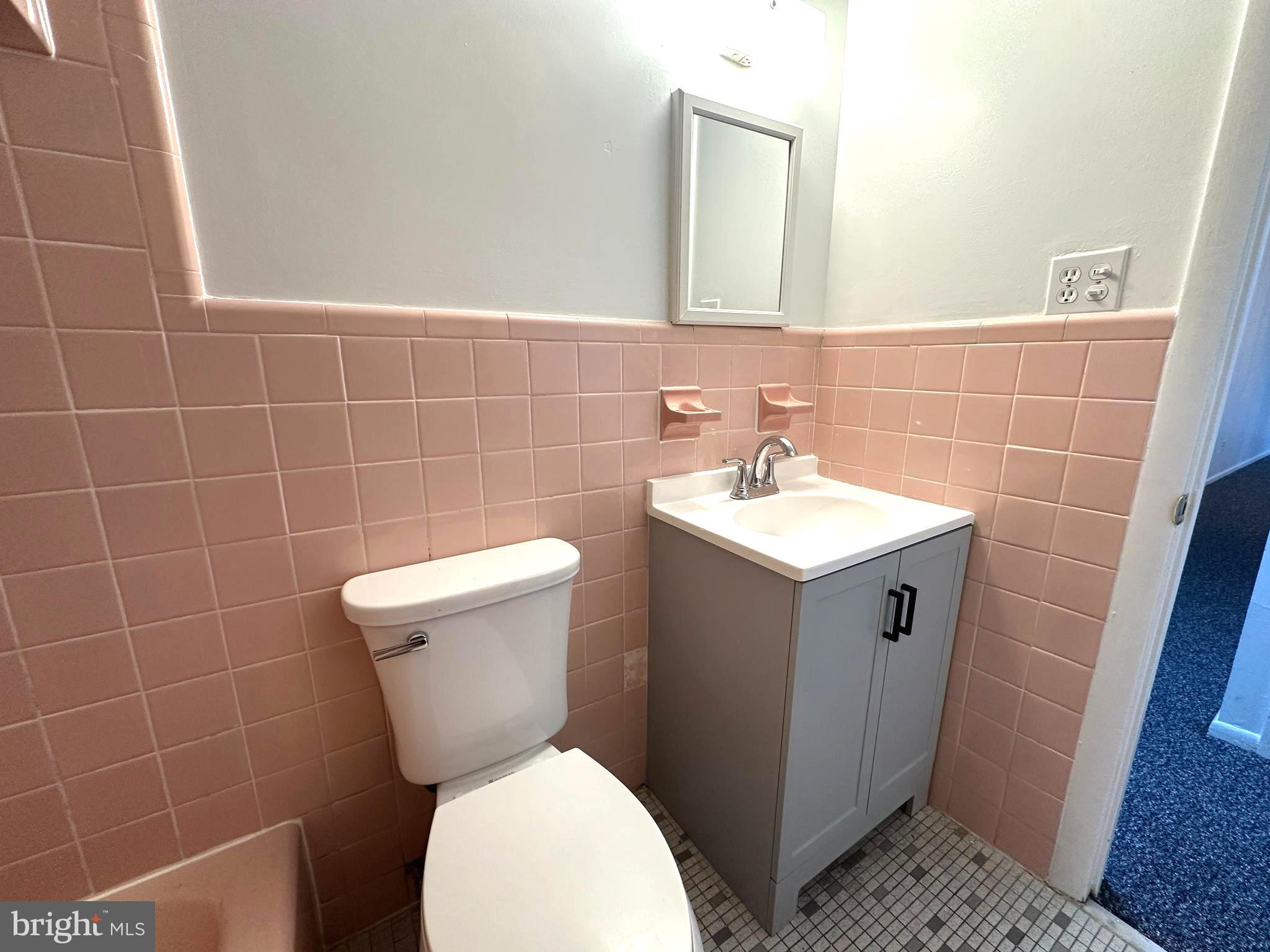 4254 Buckman Road, Unit 5 Alexandria, VA 22309 - Photo 10 of 20 a bathroom with a sink and a toilet