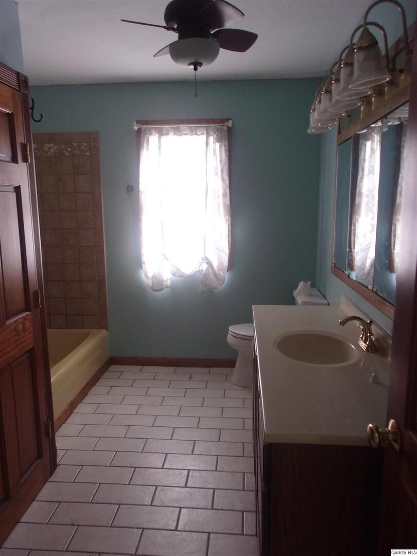 2155 North 2450th Avenue Camp Point, IL 62320 - Photo 22 of 36