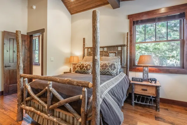 $2,999,999 | 625 Majestic Pines Drive, Unit 34, Mammoth Lakes, CA 93546