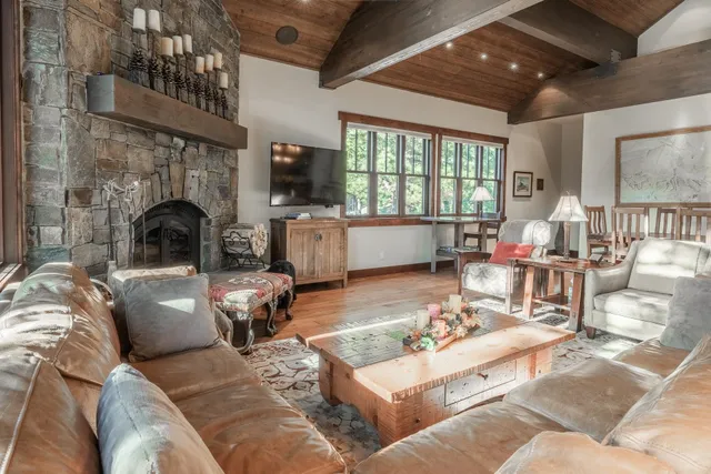 $2,999,999 | 625 Majestic Pines Drive, Unit 34, Mammoth Lakes, CA 93546