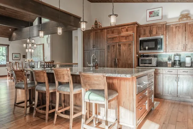 $2,999,999 | 625 Majestic Pines Drive, Unit 34, Mammoth Lakes, CA 93546