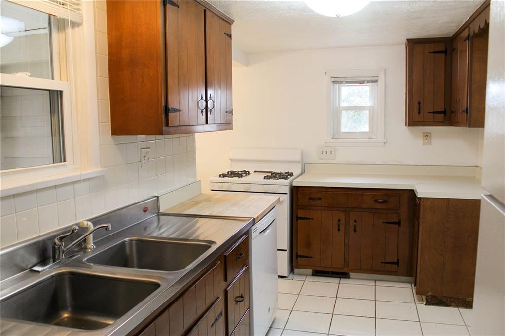 2785 Beaver Grade Road Coraopolis, PA 15108 - Photo 5 of 24 Gallery Image 5