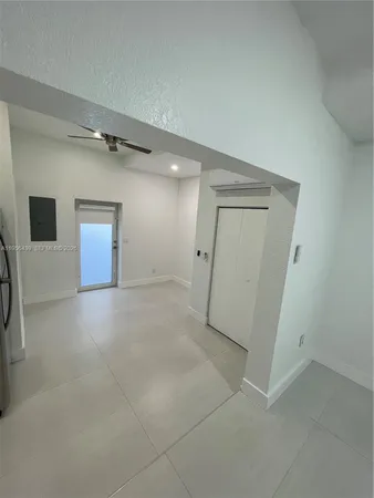 $1,550 | 12715 Northwest 7th Street, Miami, FL 33172