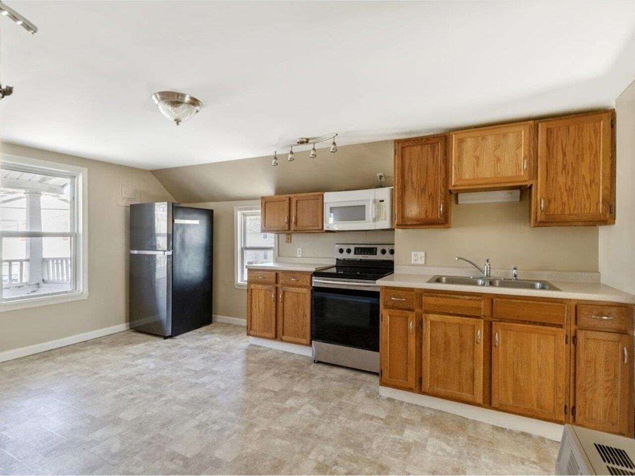 92 West Street, Unit B Winooski, VT 05404 - Photo 6 of 18