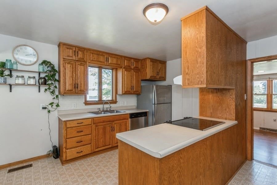 528 8th Avenue Conroy, IA 52220 - Photo 9 of 28 Gallery Image 9